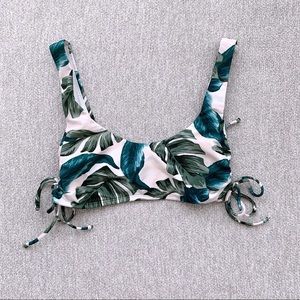 Hollister topical print bikini top size M